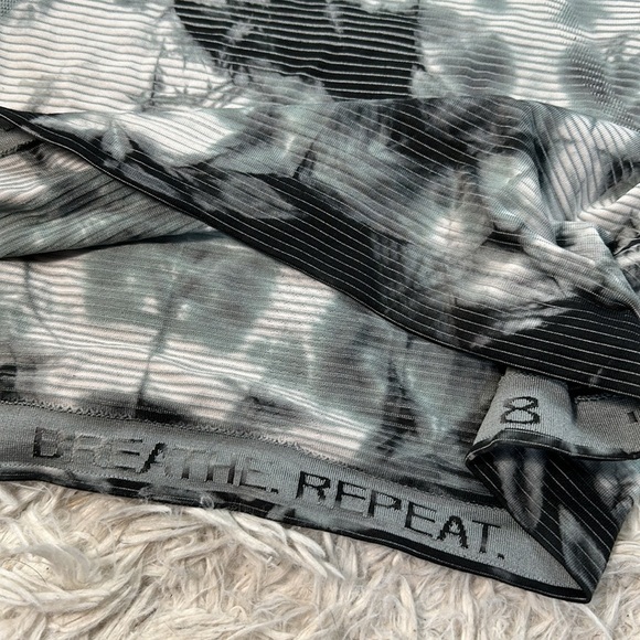 Lululemon Swiftly Tech Tank 2.0 *Wash Shibori Stripe Graphite Grey - Picture 2 of 4